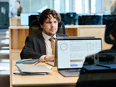 چرا انتخاب یک نماینده اداری حرفه‌ای اهمیت دارد